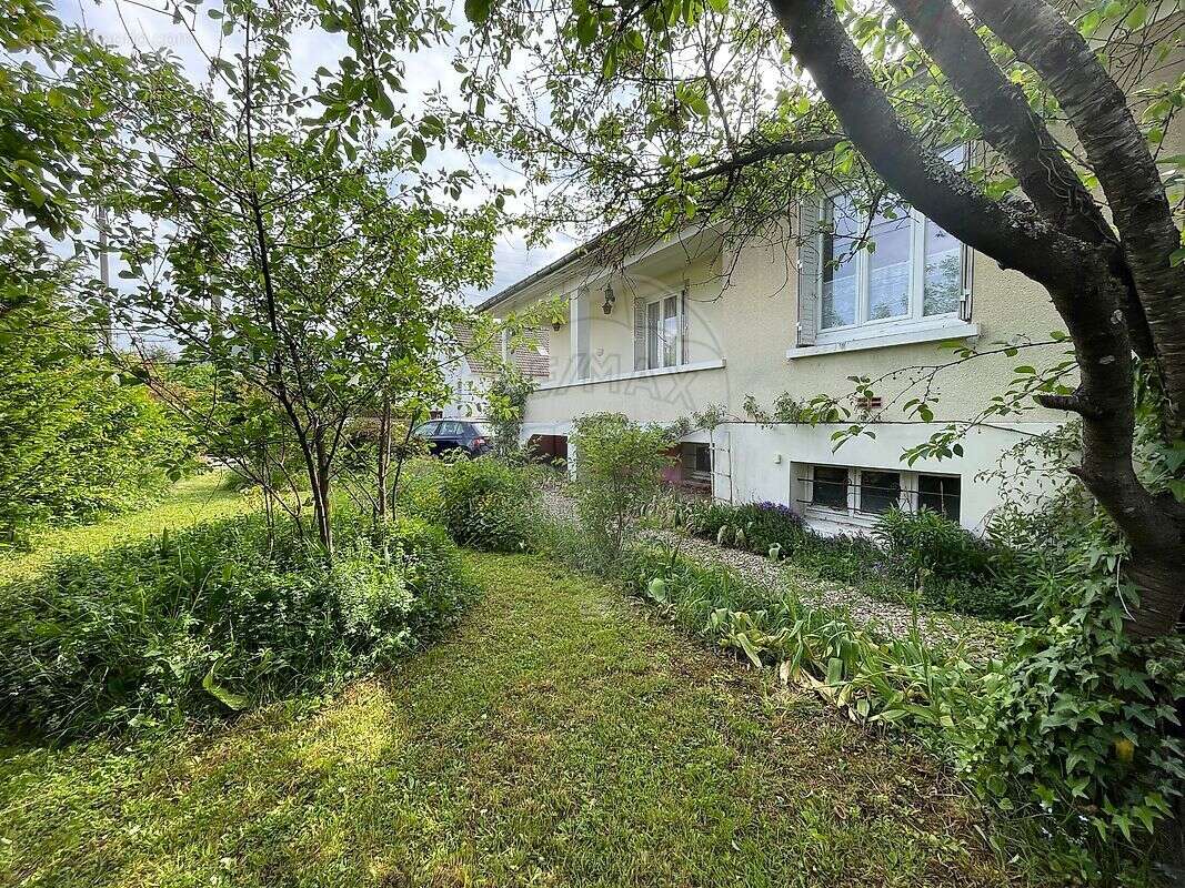 Maison à SAINT-JULIEN-LES-VILLAS