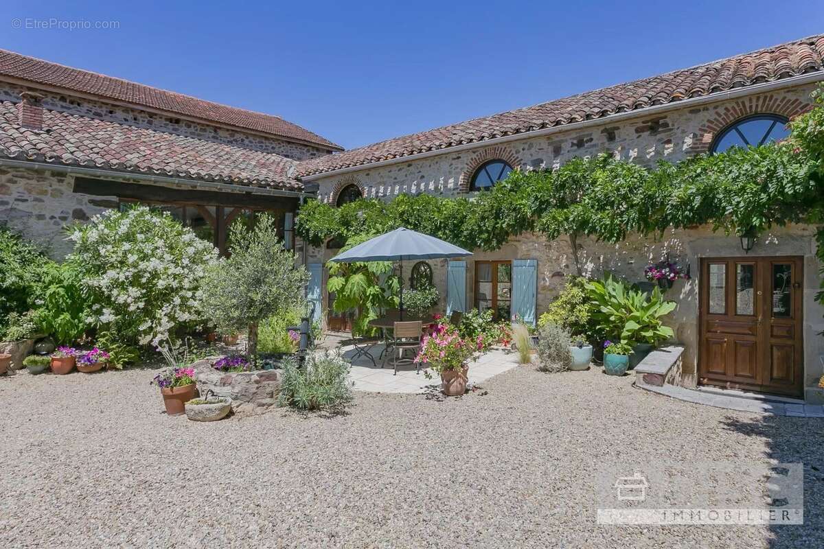 Maison à SAINT-MARTIN-LAGUEPIE