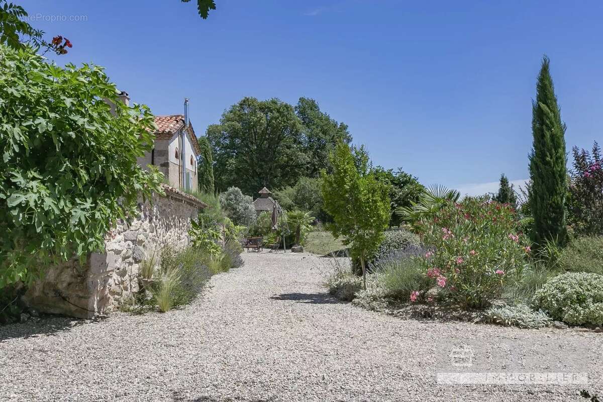 Maison à SAINT-MARTIN-LAGUEPIE