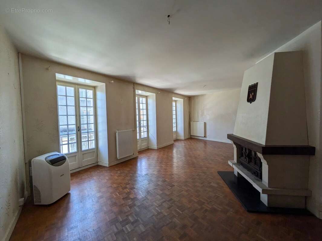 Appartement à ORADOUR-SUR-VAYRES