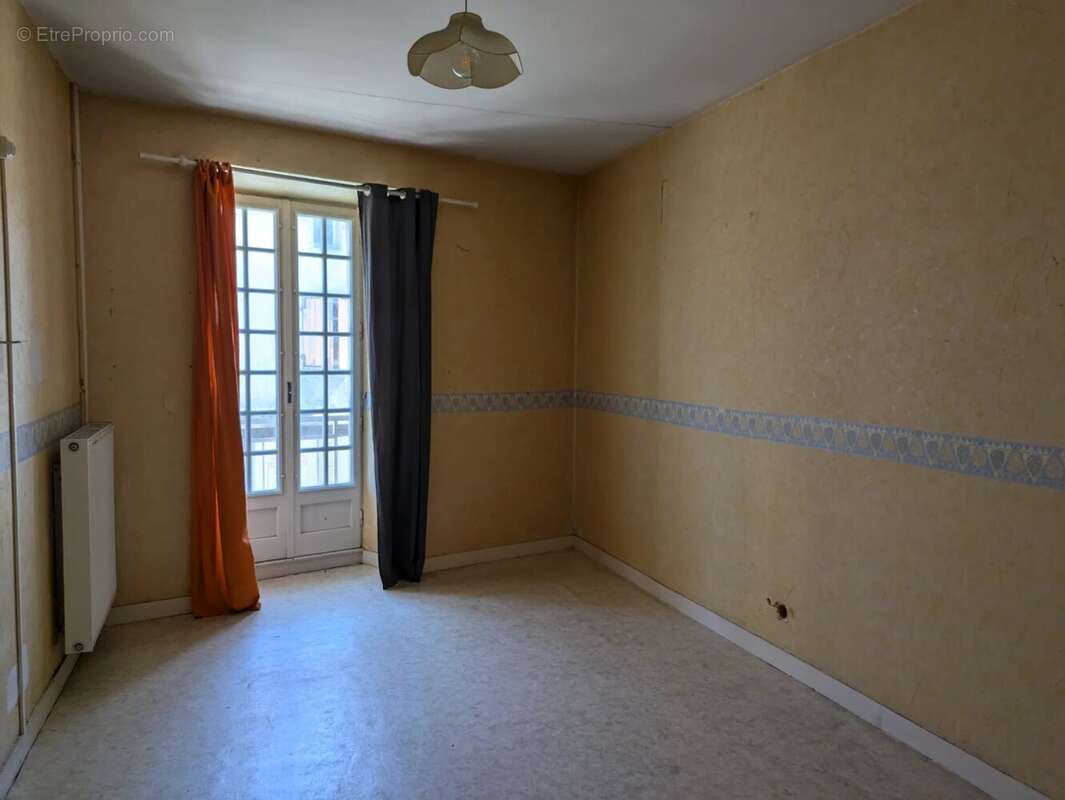 Appartement à ORADOUR-SUR-VAYRES