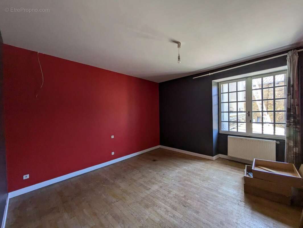 Appartement à ORADOUR-SUR-VAYRES