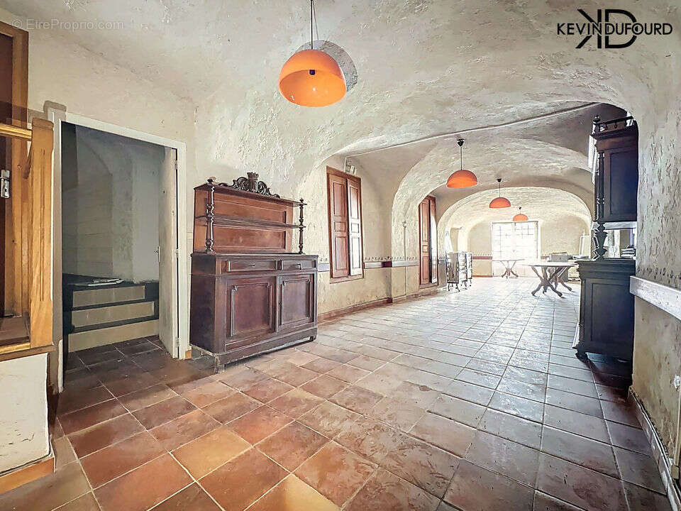 Commerce à LES VANS