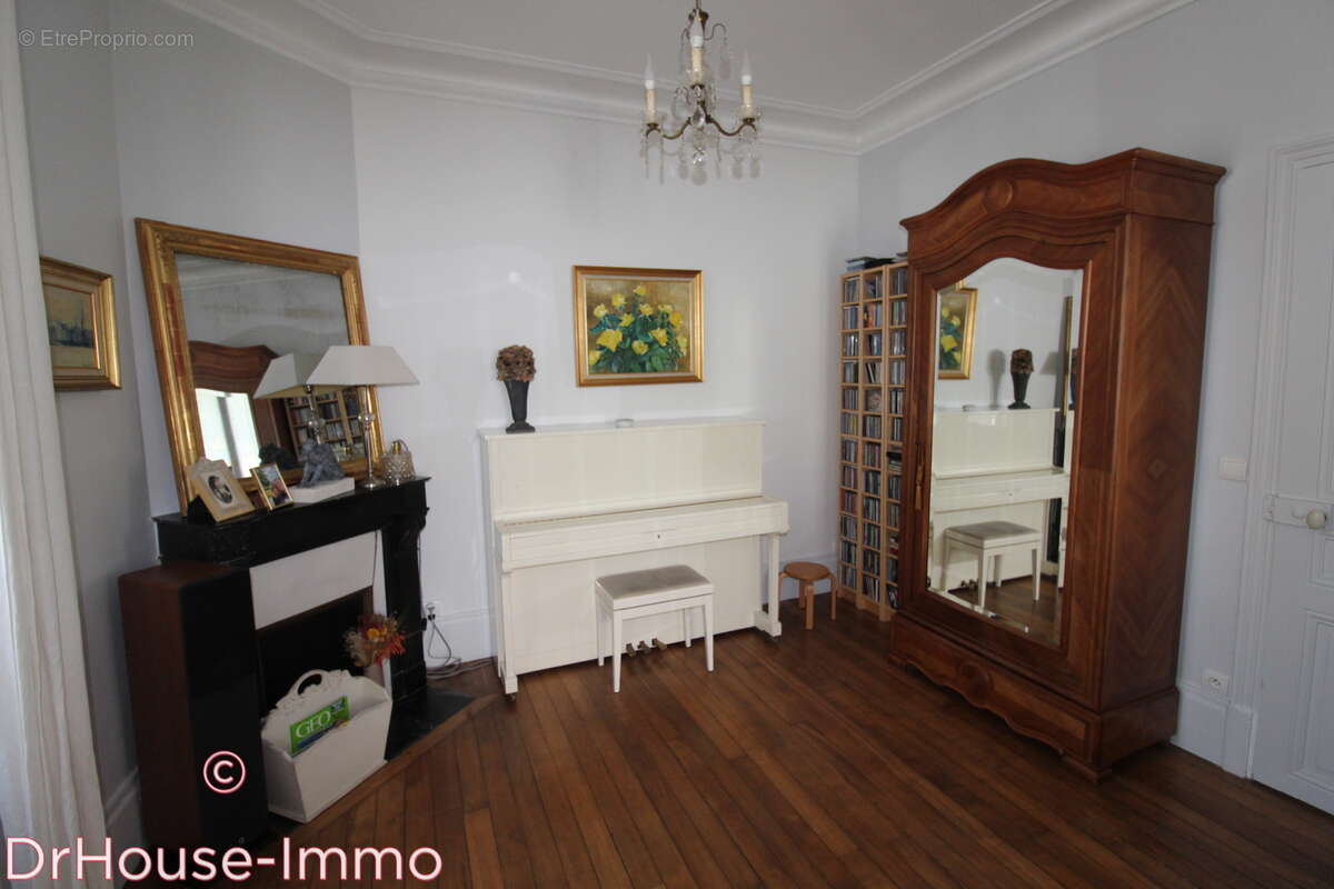 Maison à SAINT-PIERRE-LES-NEMOURS