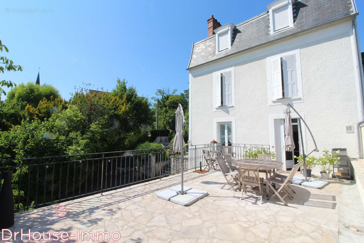 Maison à SAINT-PIERRE-LES-NEMOURS