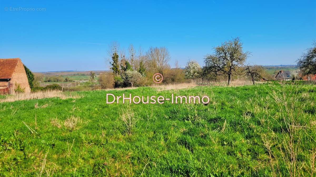 Terrain à AMIGNY-ROUY