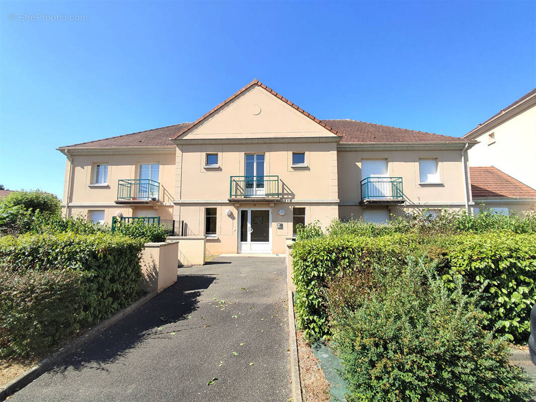 Appartement à SAINT-JEAN-DE-BRAYE