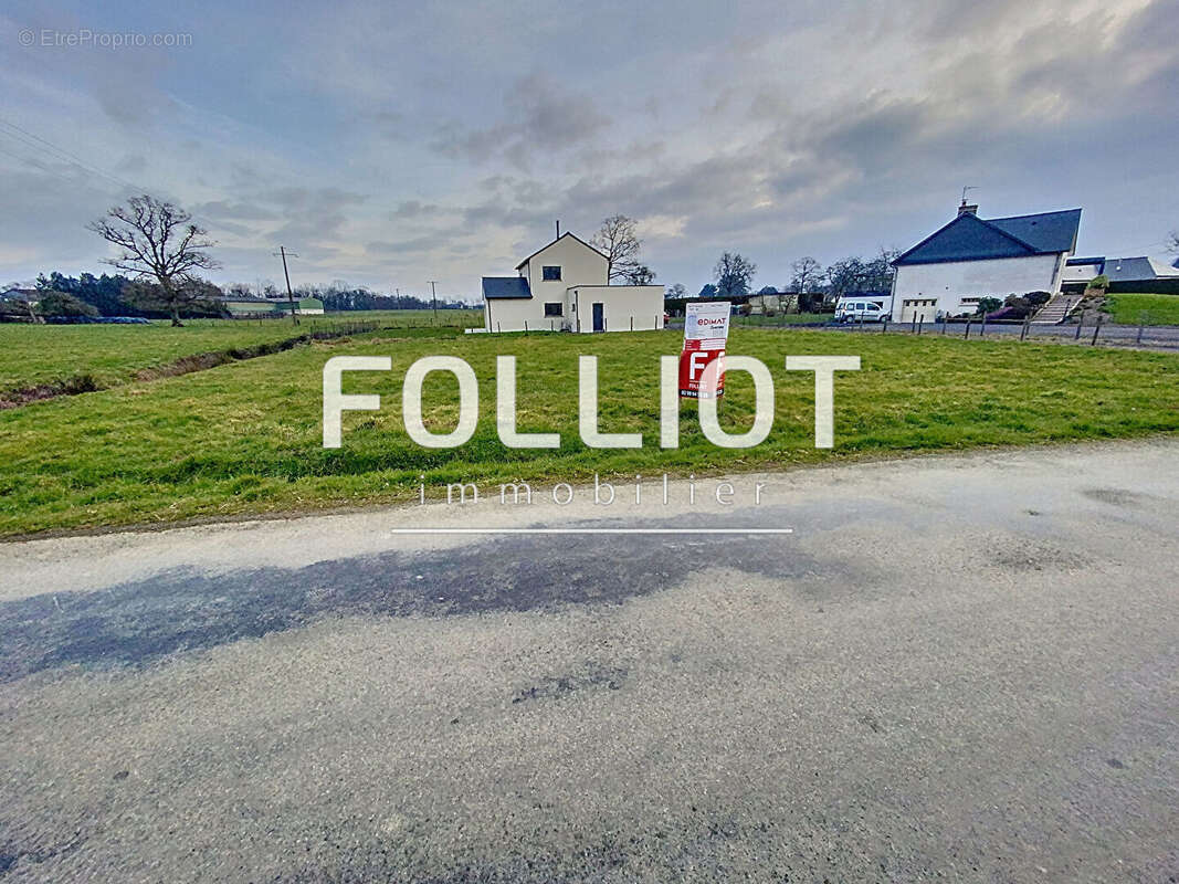 Terrain à SAINT-SAUVEUR-DES-LANDES