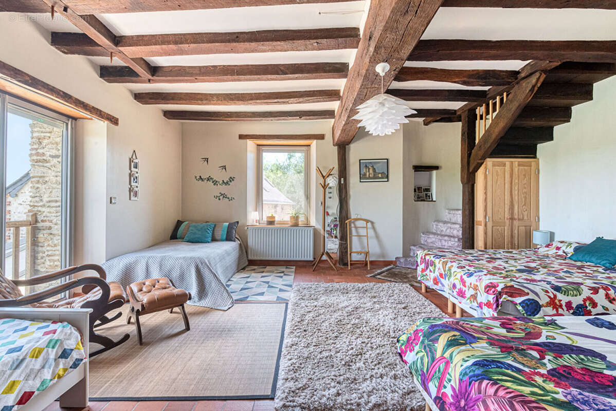 Maison à MONTREUIL-SUR-MAINE