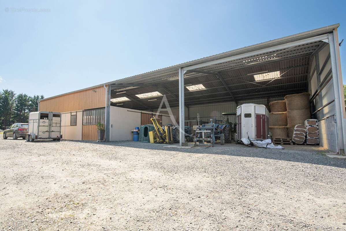 Maison à MONTREUIL-SUR-MAINE