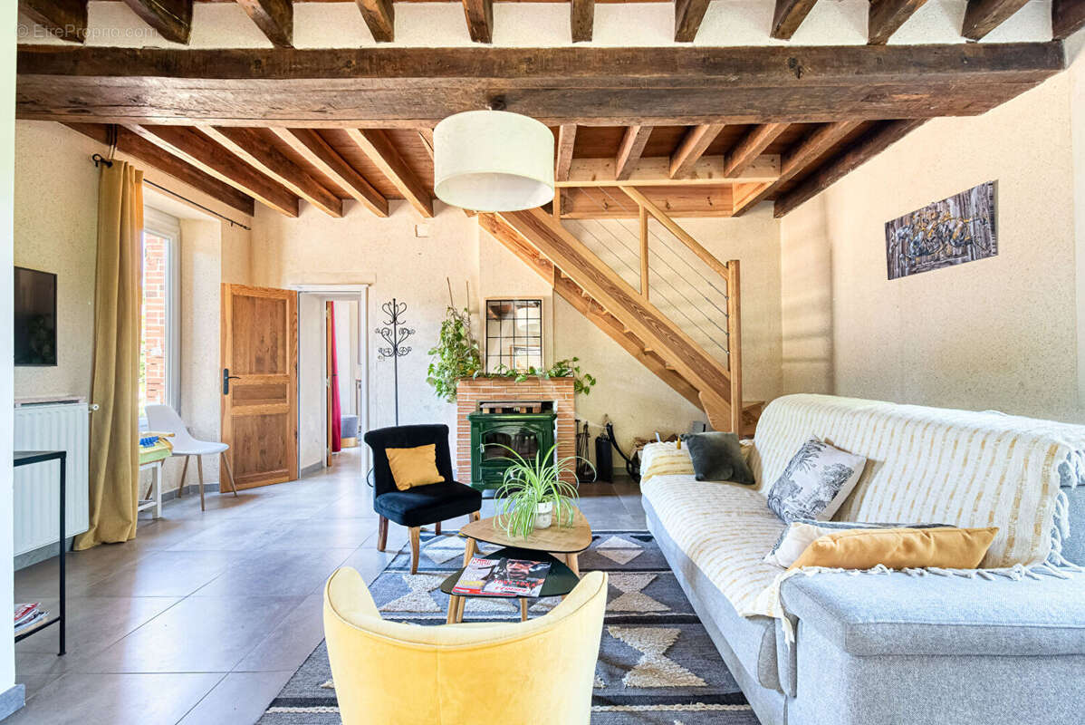 Maison à MONTREUIL-SUR-MAINE