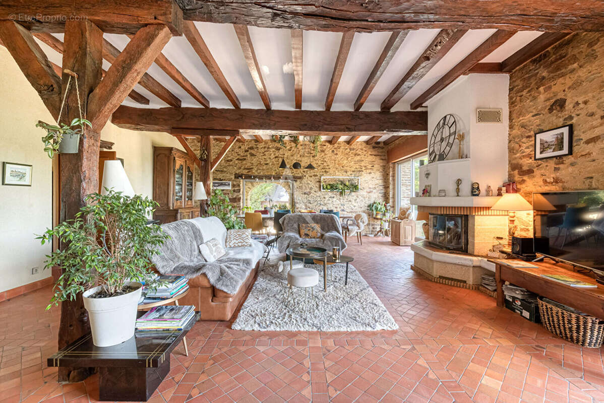 Maison à MONTREUIL-SUR-MAINE