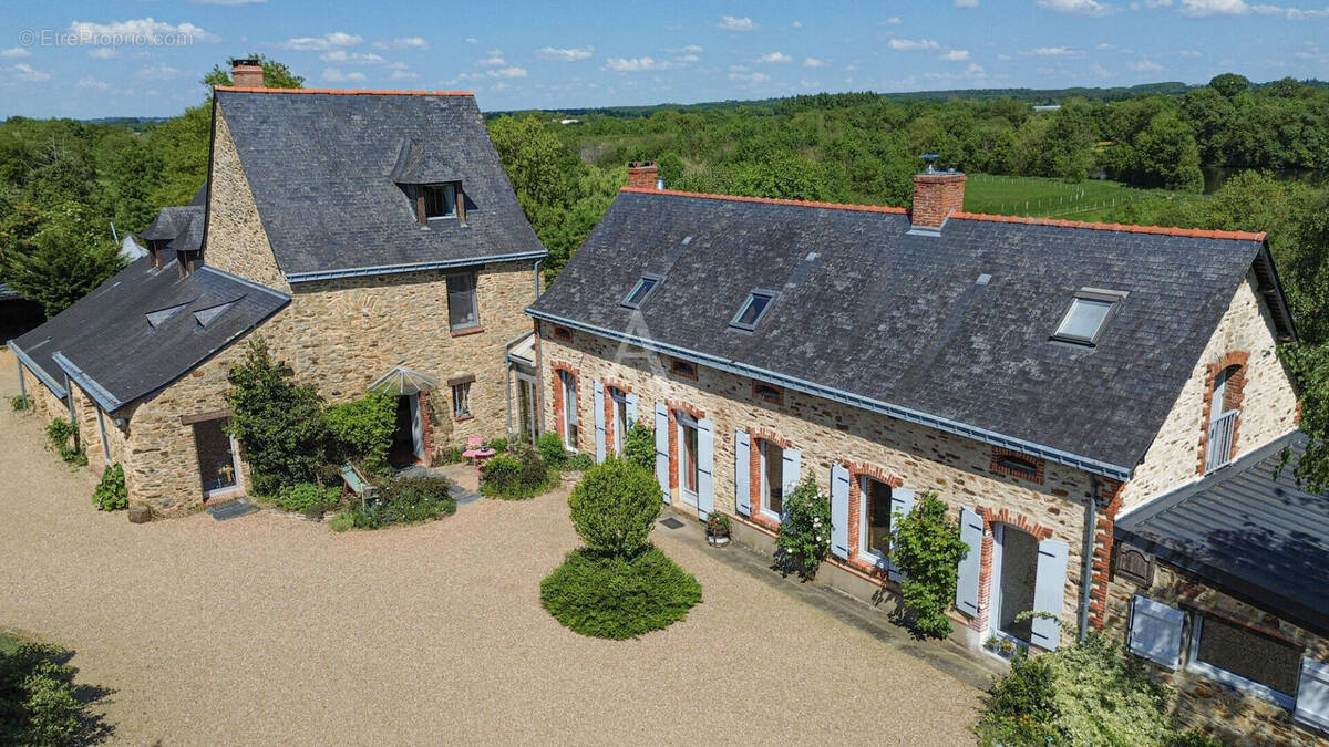 Maison à MONTREUIL-SUR-MAINE