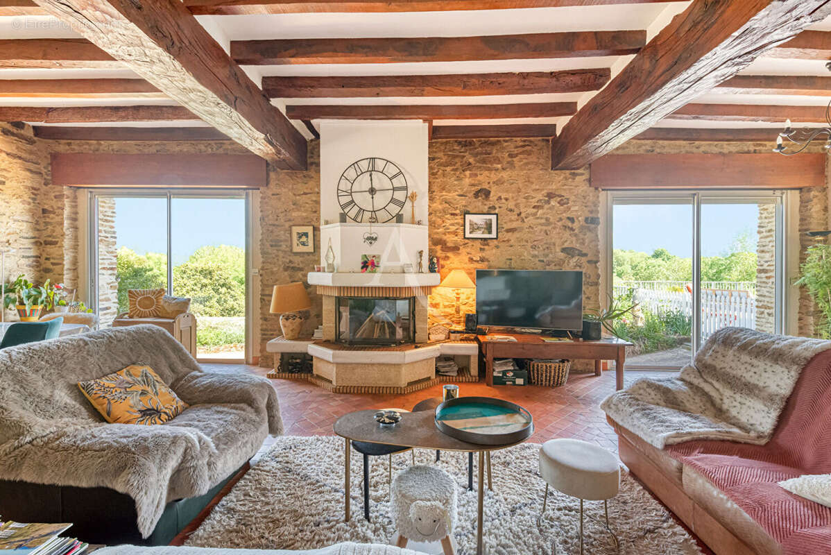 Maison à MONTREUIL-SUR-MAINE