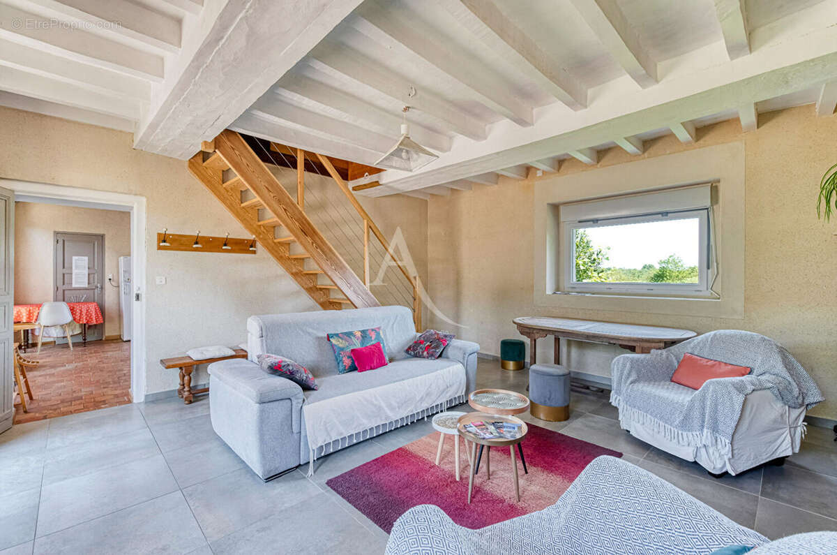 Maison à MONTREUIL-SUR-MAINE