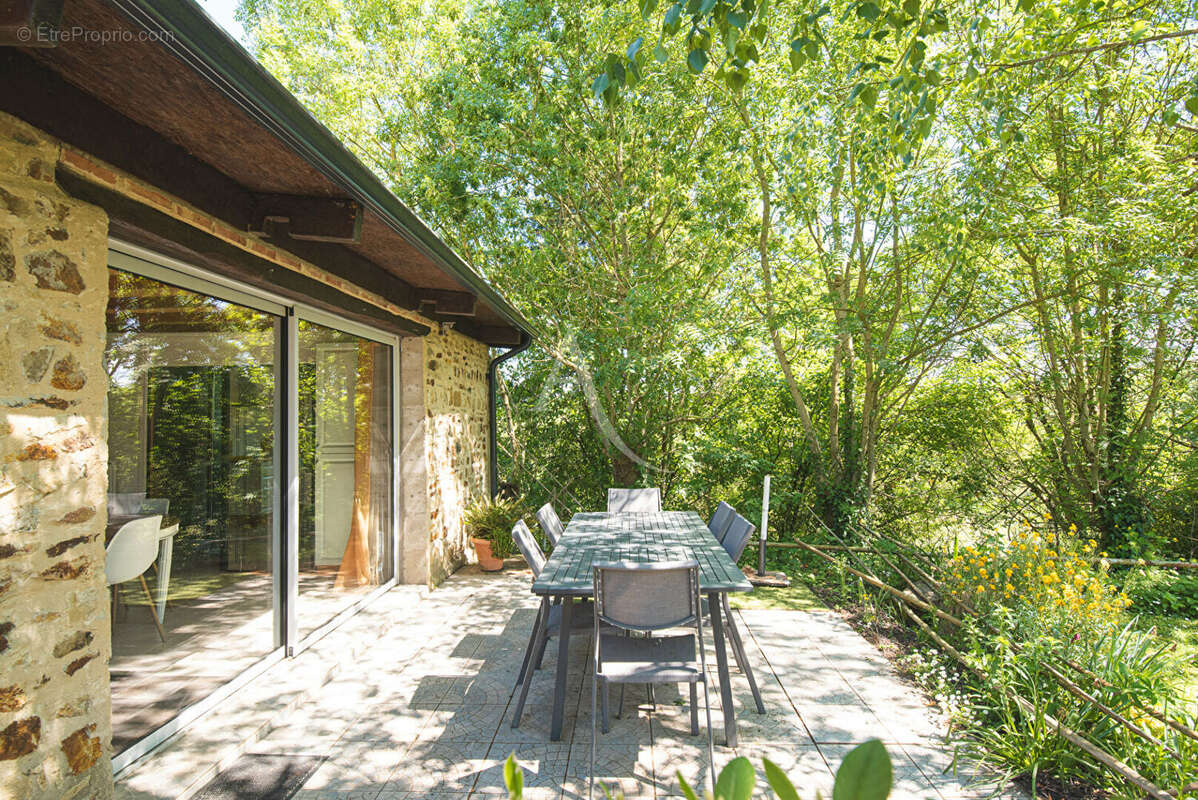 Maison à MONTREUIL-SUR-MAINE