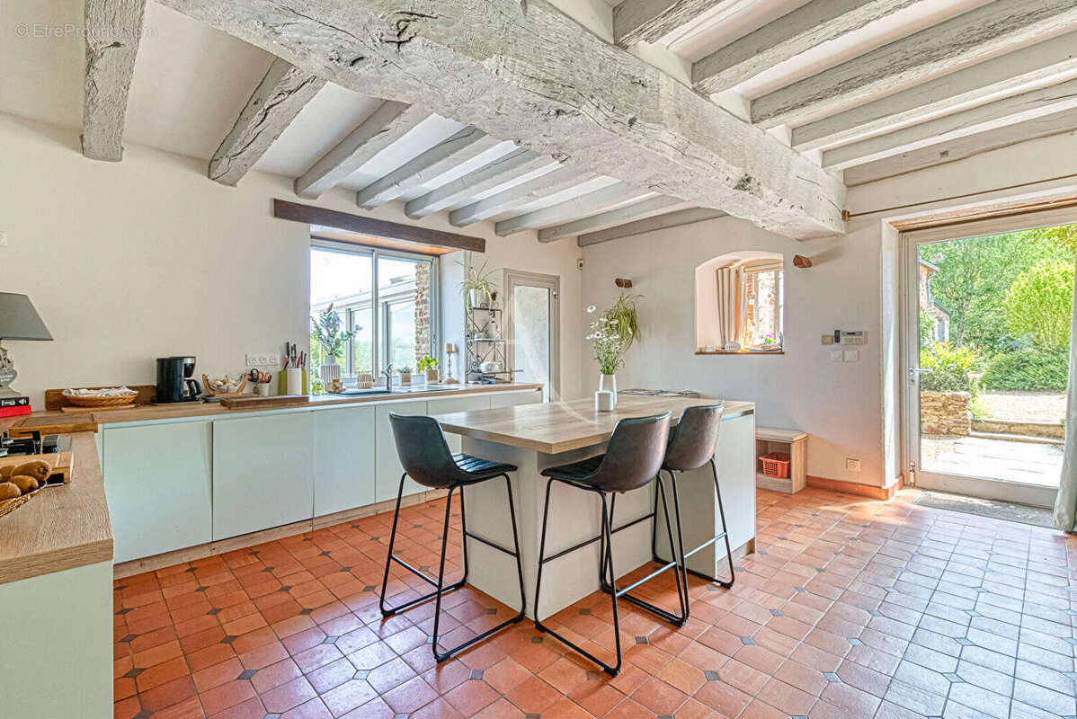 Maison à MONTREUIL-SUR-MAINE