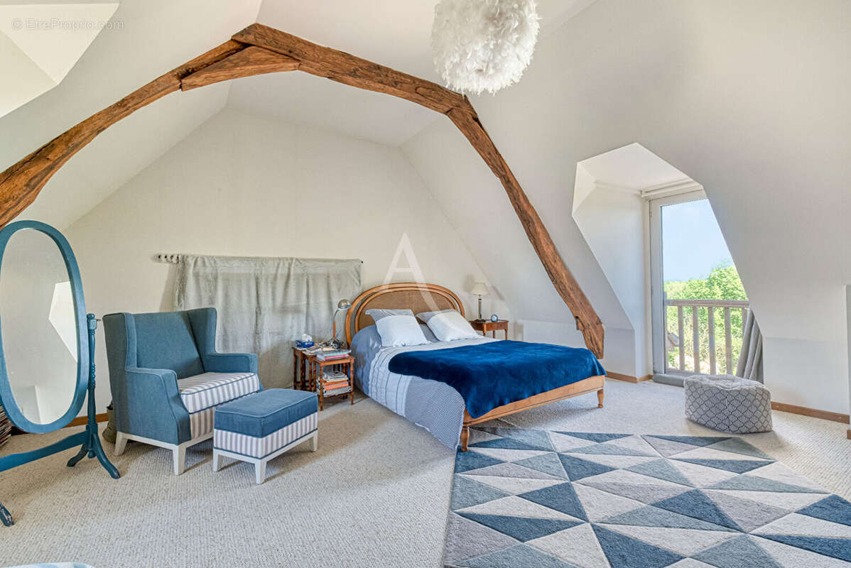 Maison à MONTREUIL-SUR-MAINE