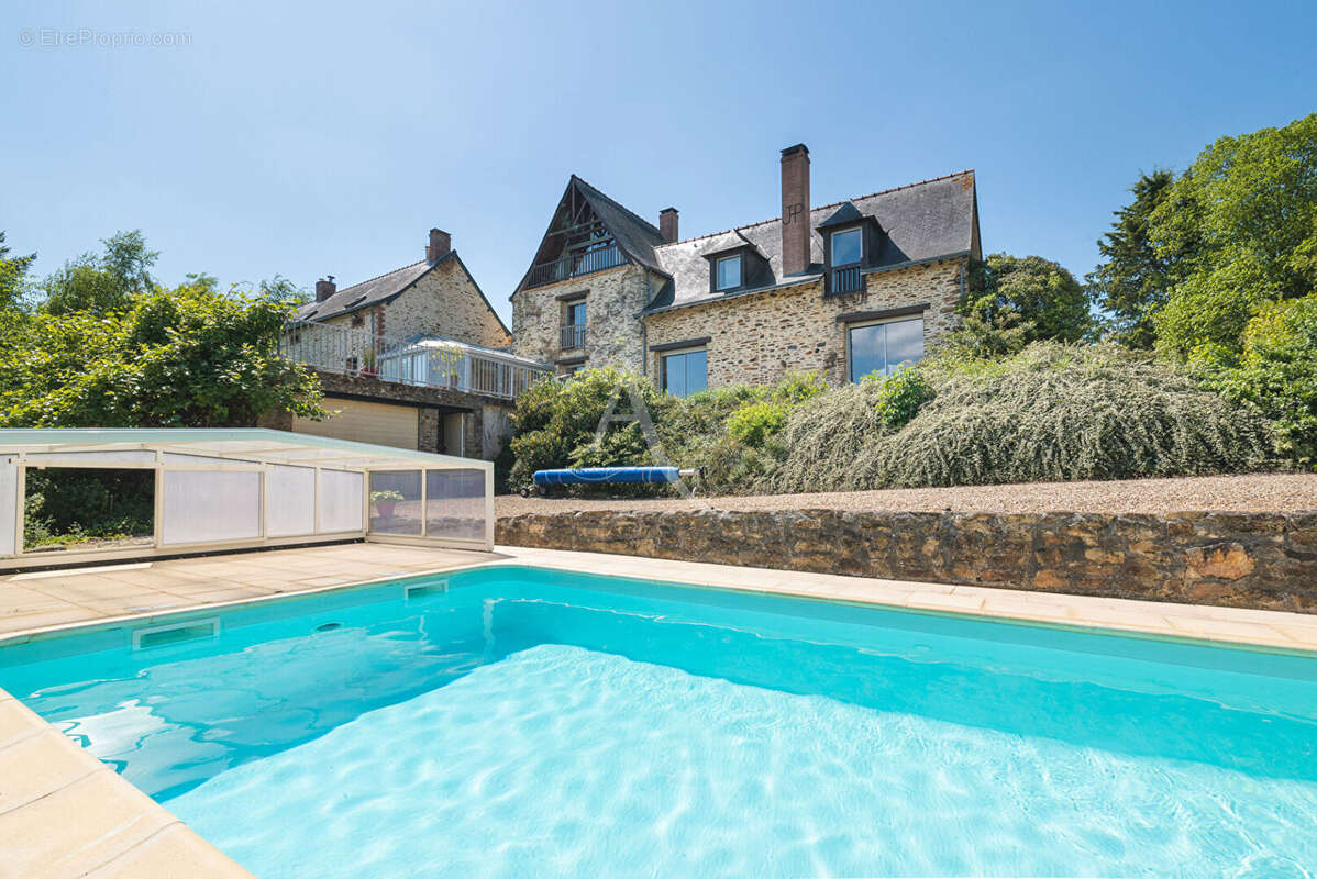 Maison à MONTREUIL-SUR-MAINE