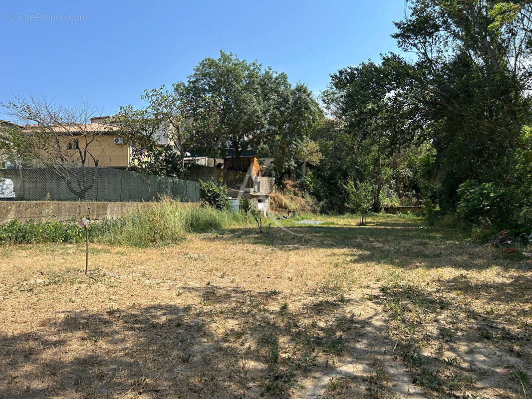 Terrain à TREBES