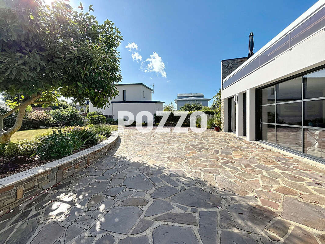 Maison à DONVILLE-LES-BAINS