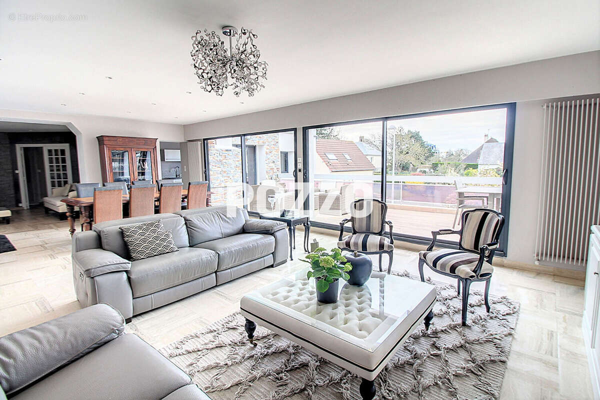 Maison à DONVILLE-LES-BAINS