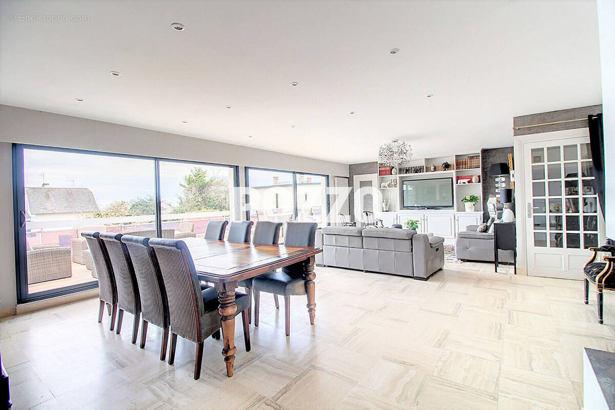 Maison à DONVILLE-LES-BAINS