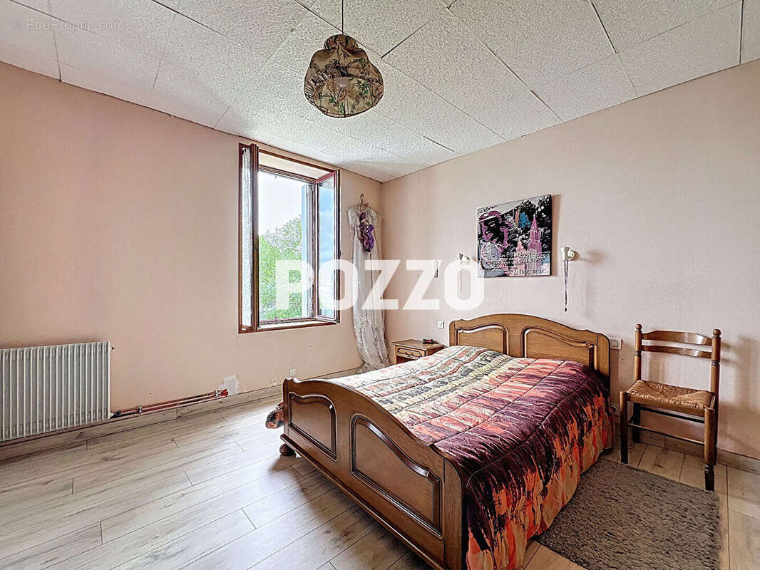 Maison à SAINT-HILAIRE-DU-HARCOUET