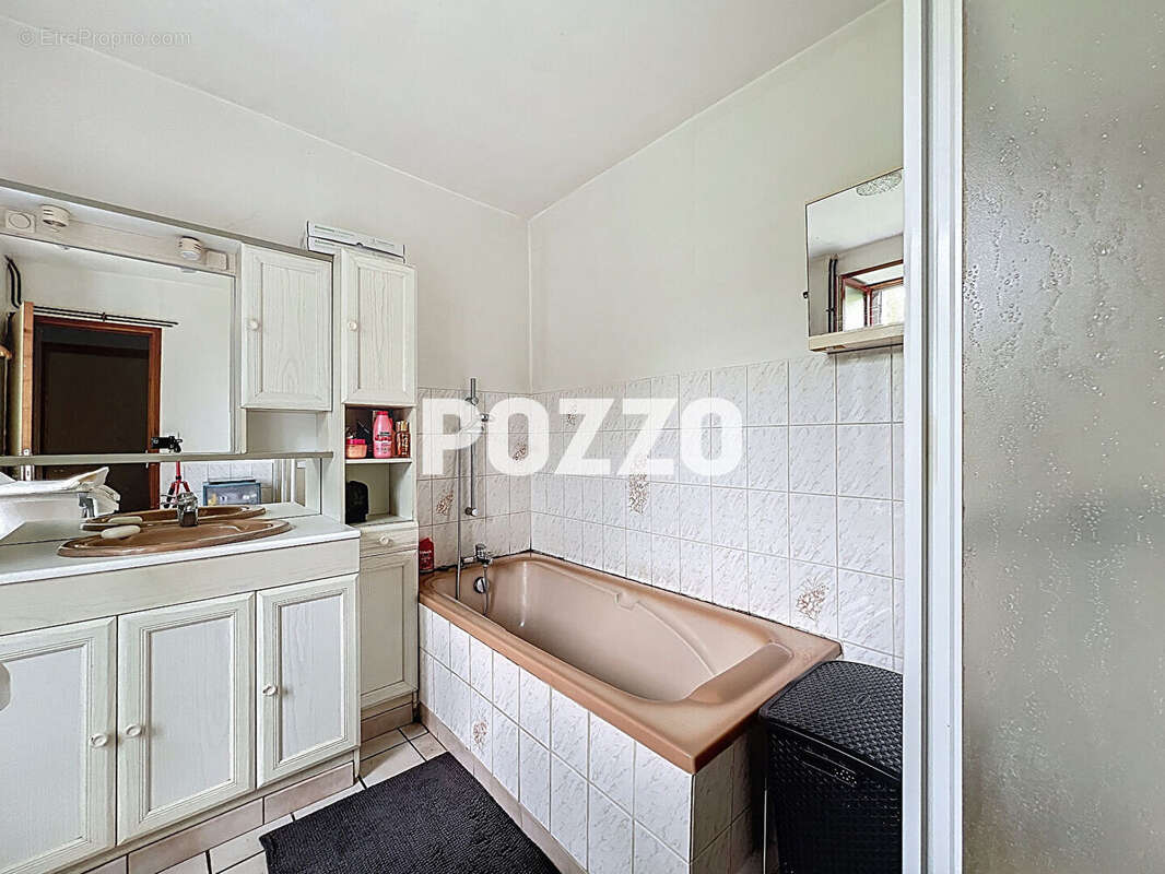 Maison à SAINT-HILAIRE-DU-HARCOUET