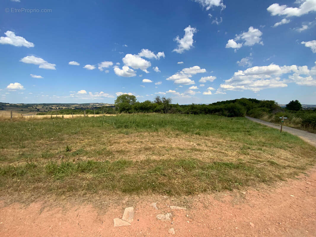 Terrain à LE BREUIL