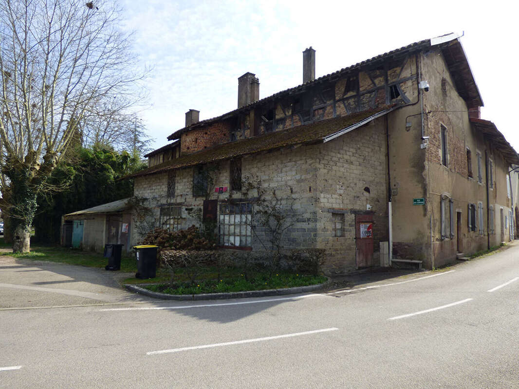 Maison à SAINT-TRIVIER-DE-COURTES