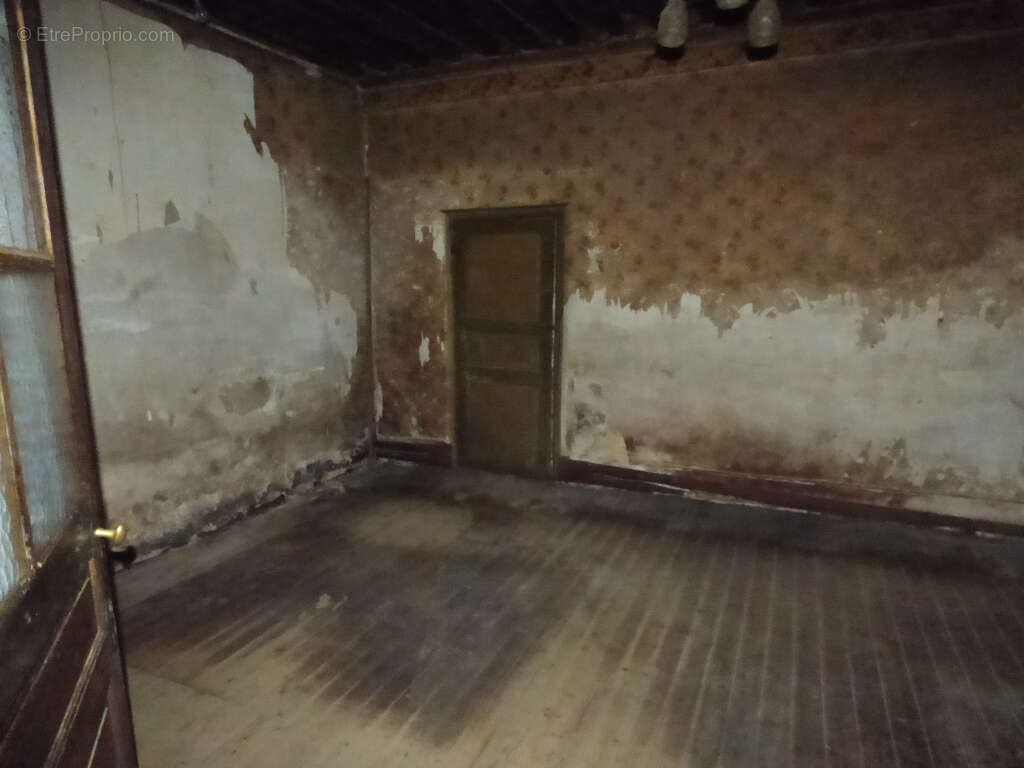 Maison à SAINT-TRIVIER-DE-COURTES