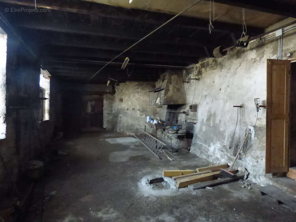 Maison à SAINT-TRIVIER-DE-COURTES