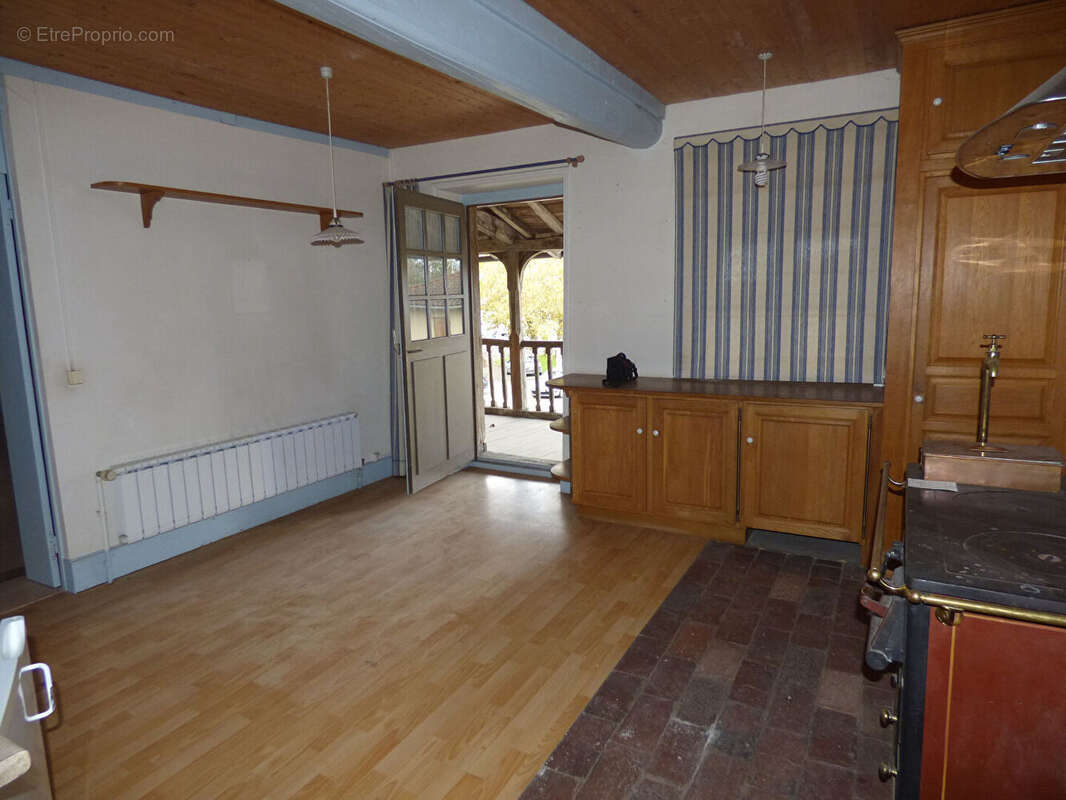 Maison à SAINT-TRIVIER-DE-COURTES