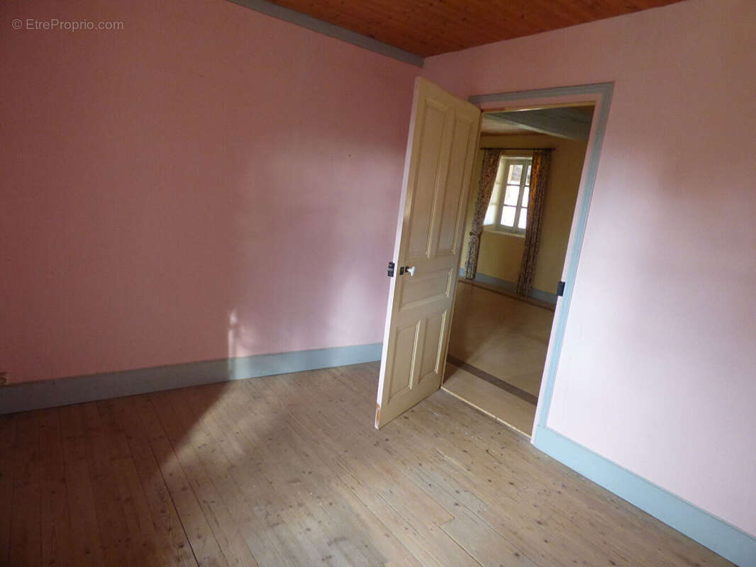 Maison à SAINT-TRIVIER-DE-COURTES