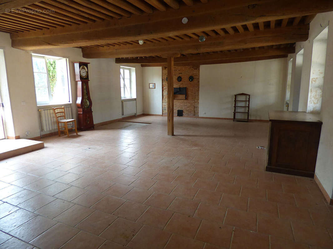 Maison à SAINT-TRIVIER-DE-COURTES