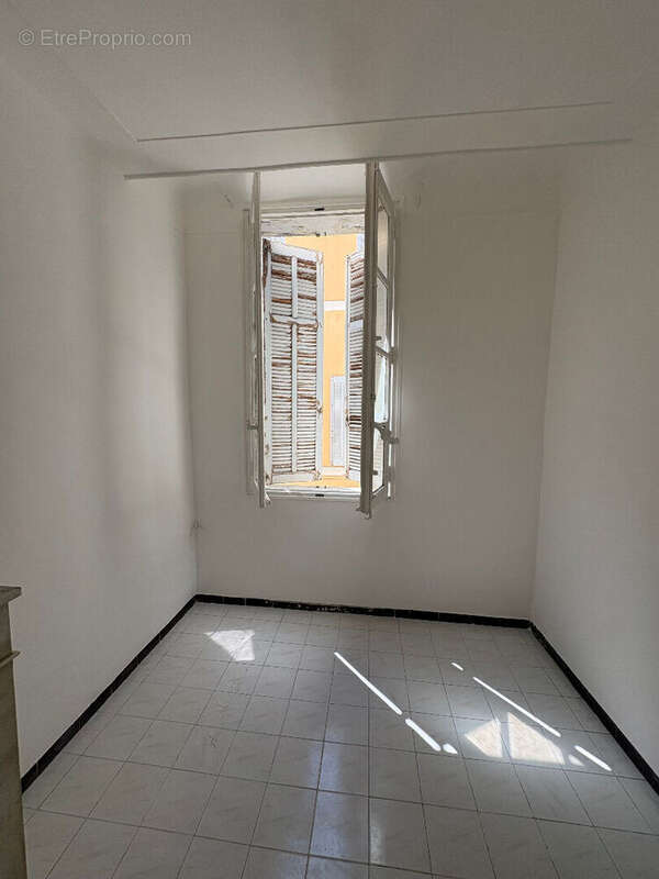 Appartement à MARSEILLE-2E