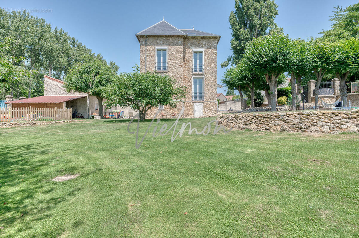 Maison à MORAINVILLIERS