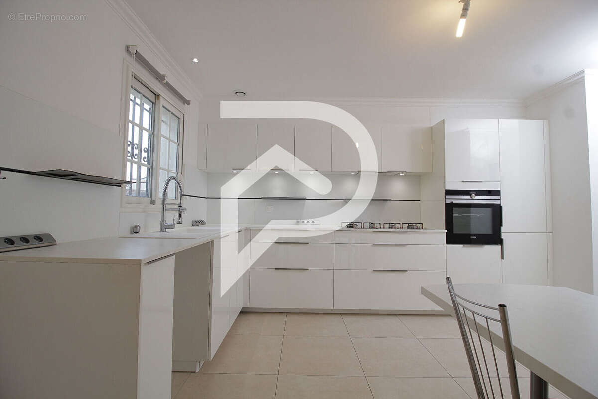 Maison à SAINT-LAURENT-D&#039;AIGOUZE