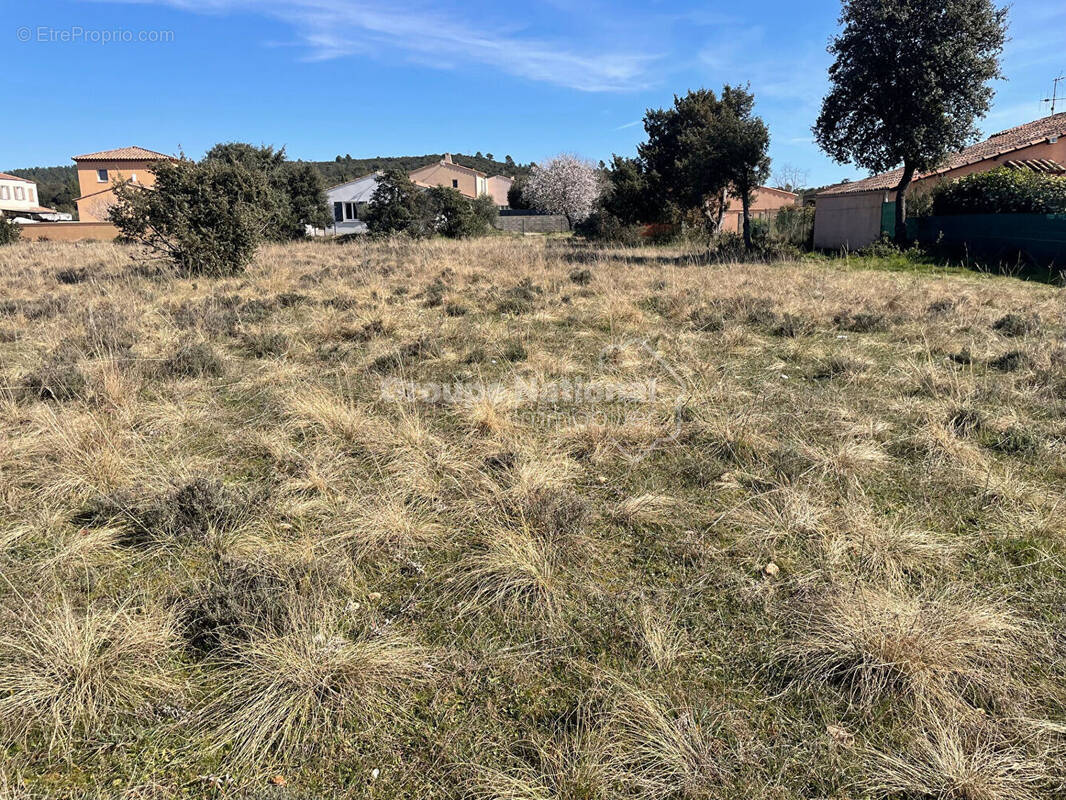 Terrain à VINON-SUR-VERDON