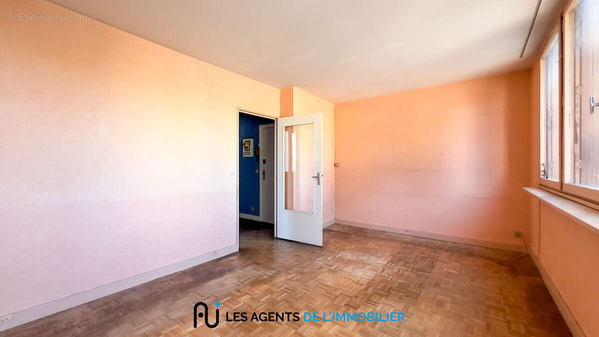Appartement à NANTERRE