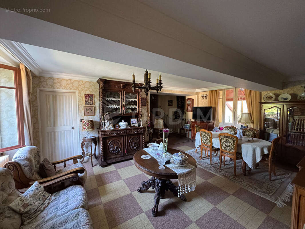 Maison à COSNE-COURS-SUR-LOIRE