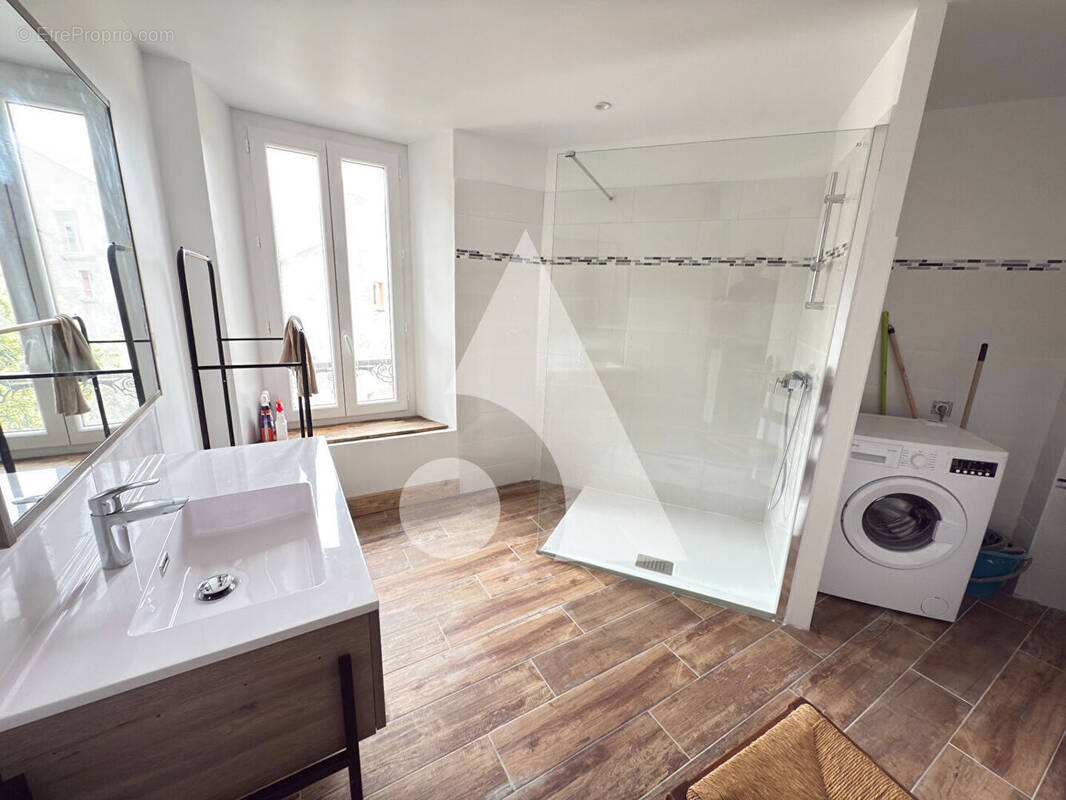 Appartement à REMOLLON