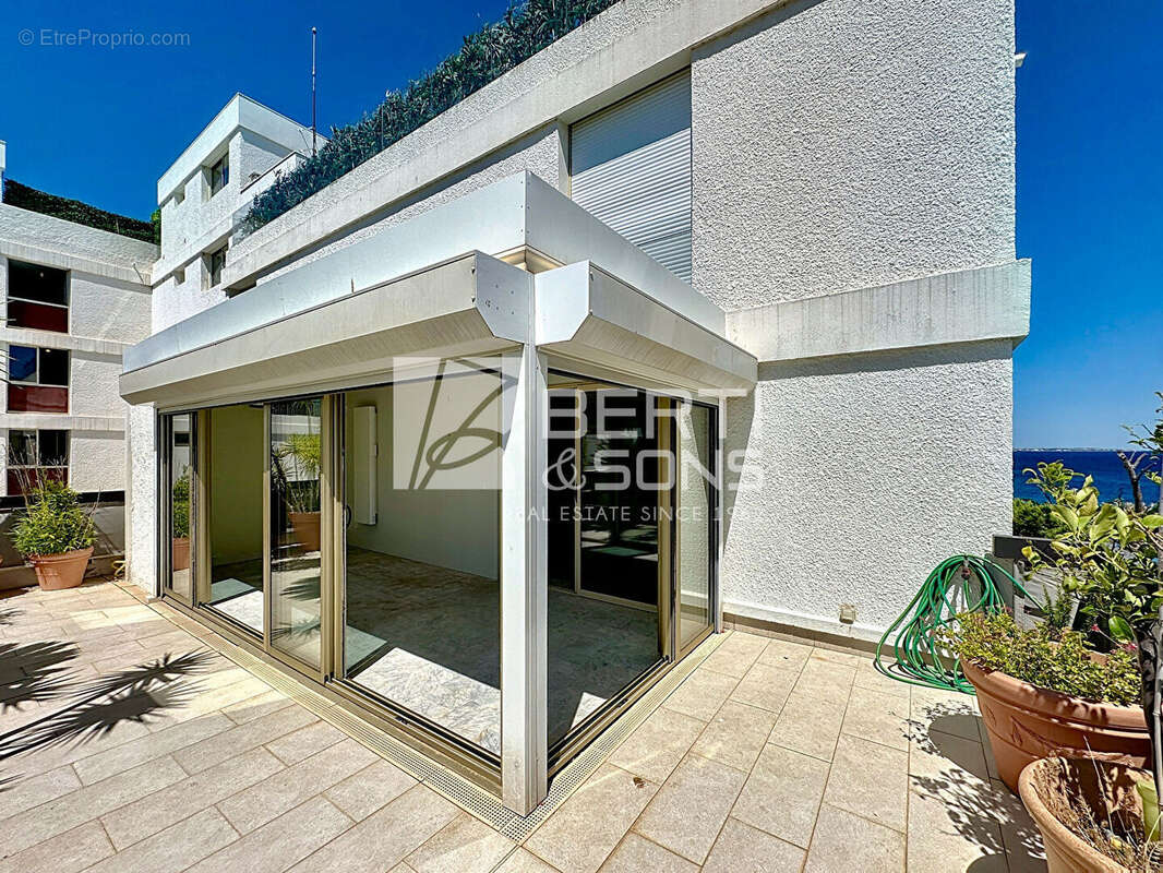 Appartement à MANDELIEU-LA-NAPOULE