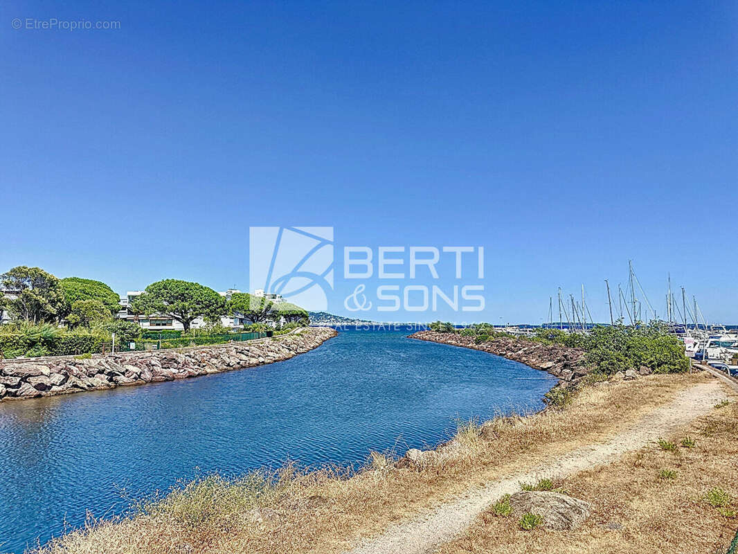 Appartement à MANDELIEU-LA-NAPOULE