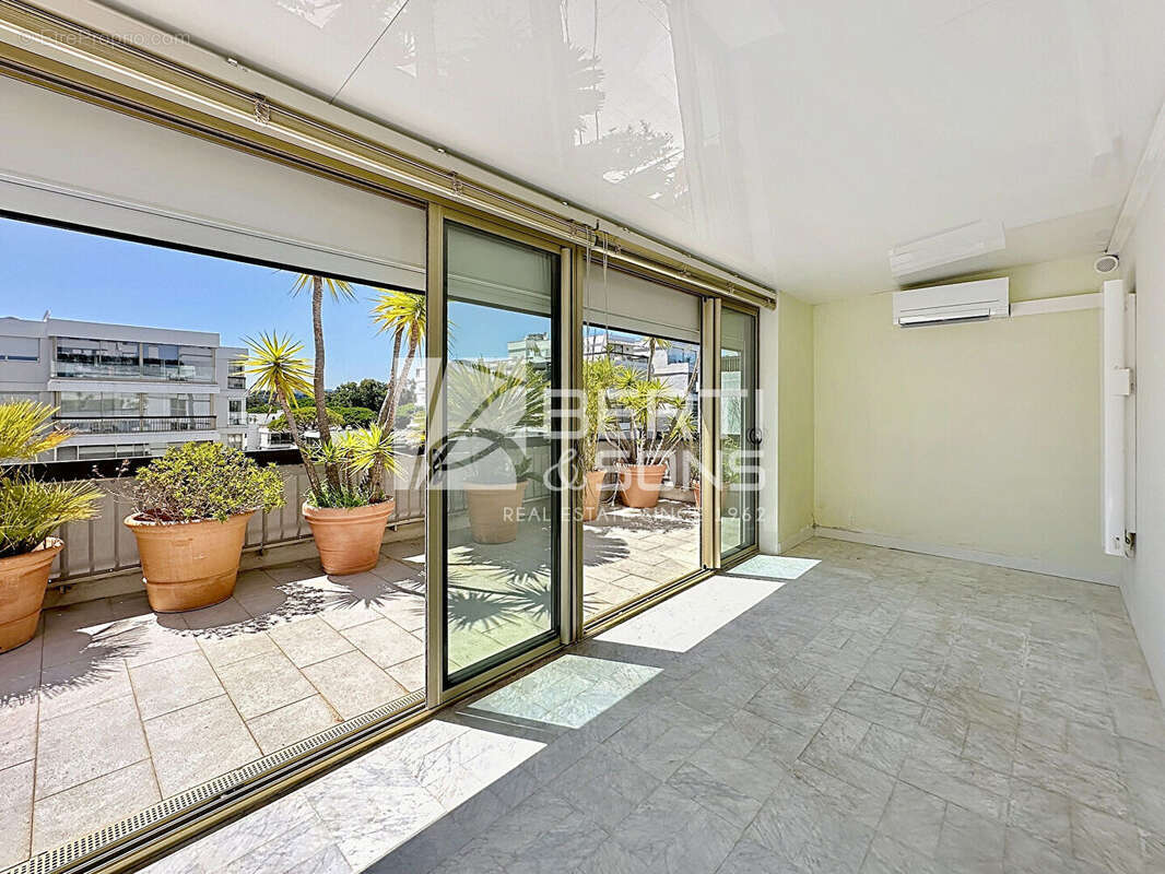 Appartement à MANDELIEU-LA-NAPOULE