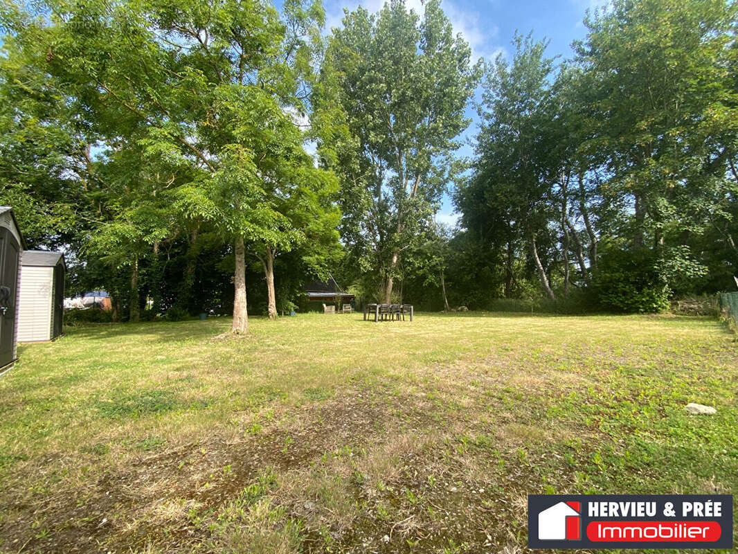 Terrain à VER-SUR-MER