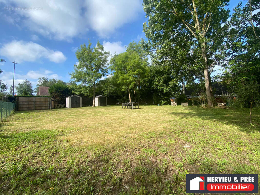 Terrain à VER-SUR-MER