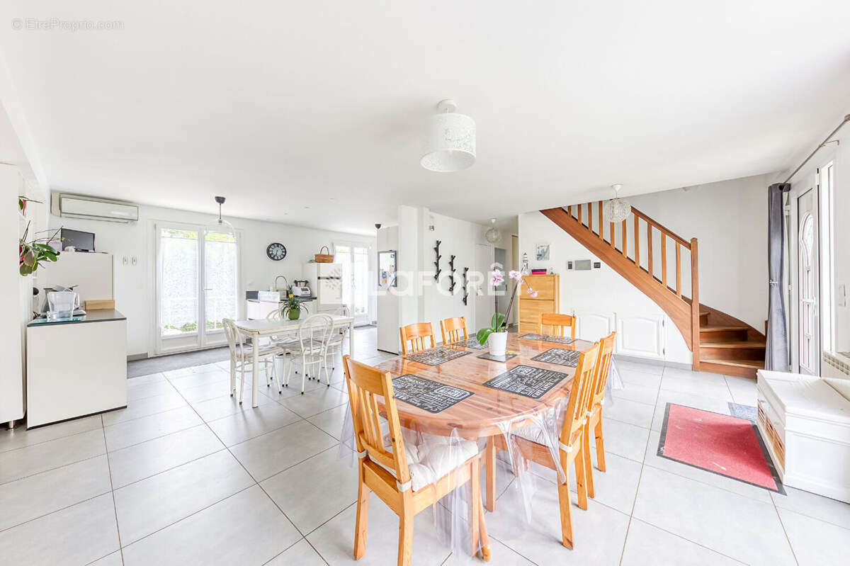 Maison à OZOIR-LA-FERRIERE