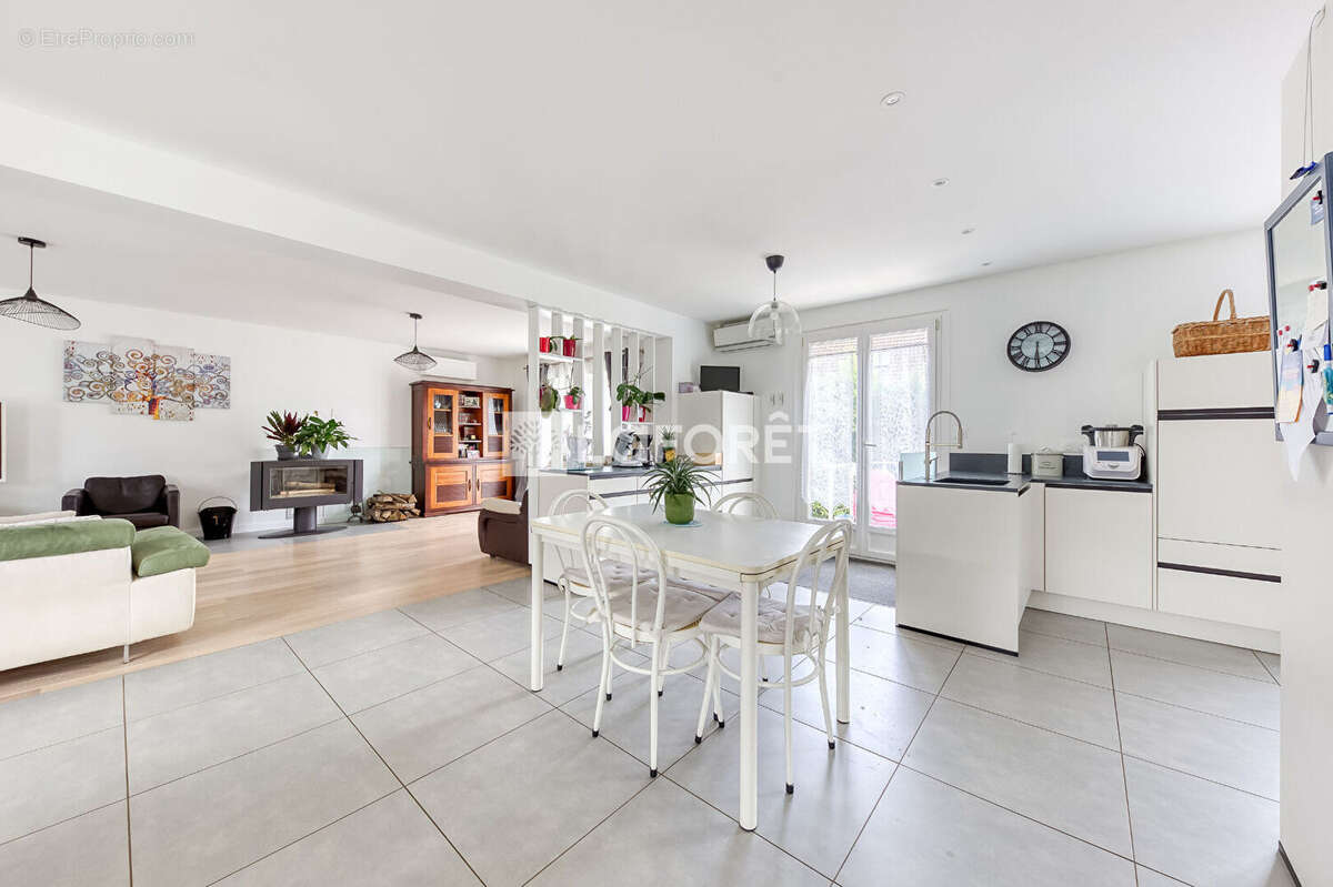 Maison à OZOIR-LA-FERRIERE